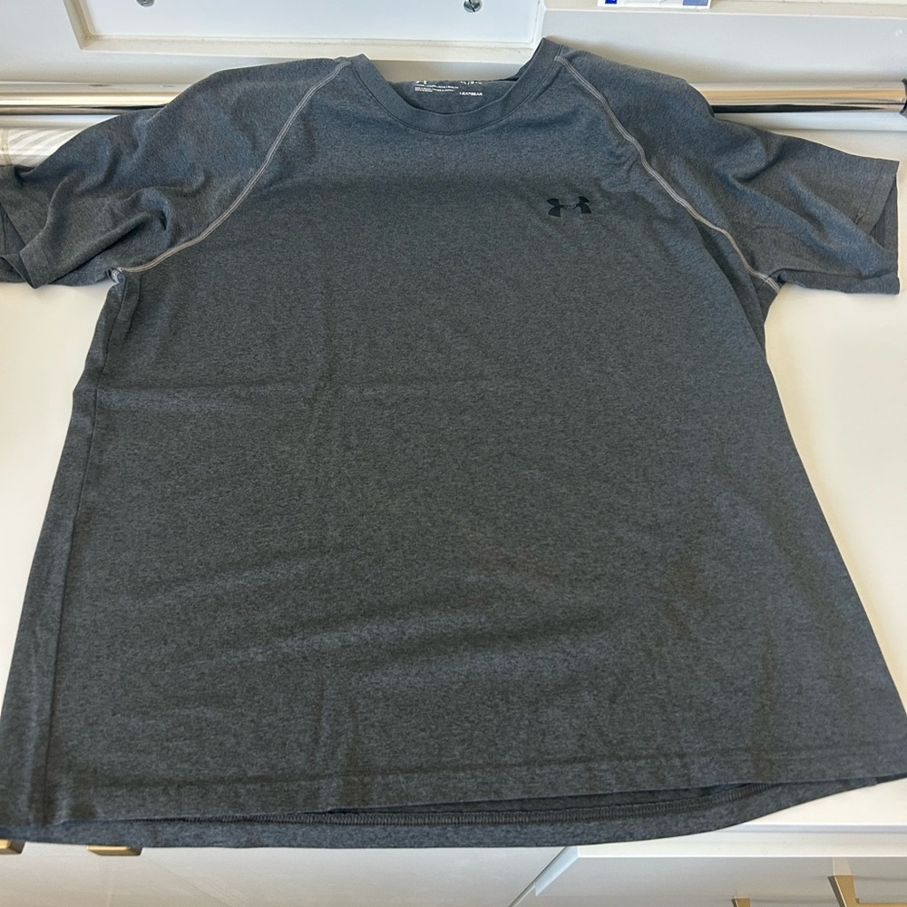 Under Armour Men's Dark Gray Short Sleeve Tee